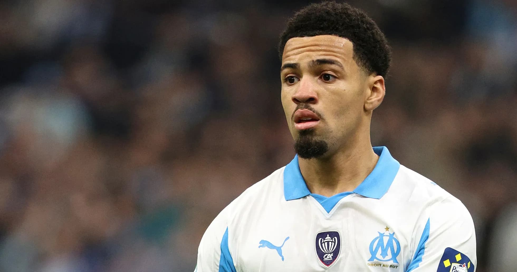 Joueur de l'OM en action sur le terrain