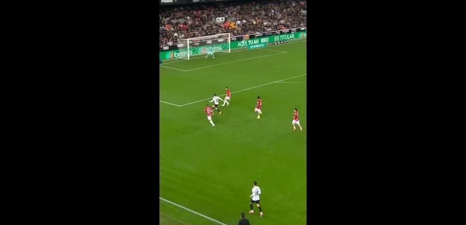 Joueurs de Mallorca et Valencia en action