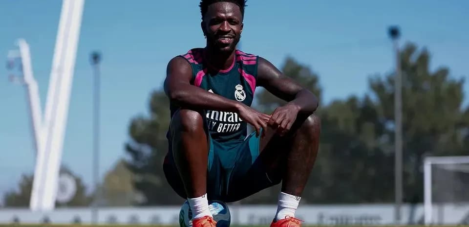Joueur s'asseyant sur le terrain d'entraînement