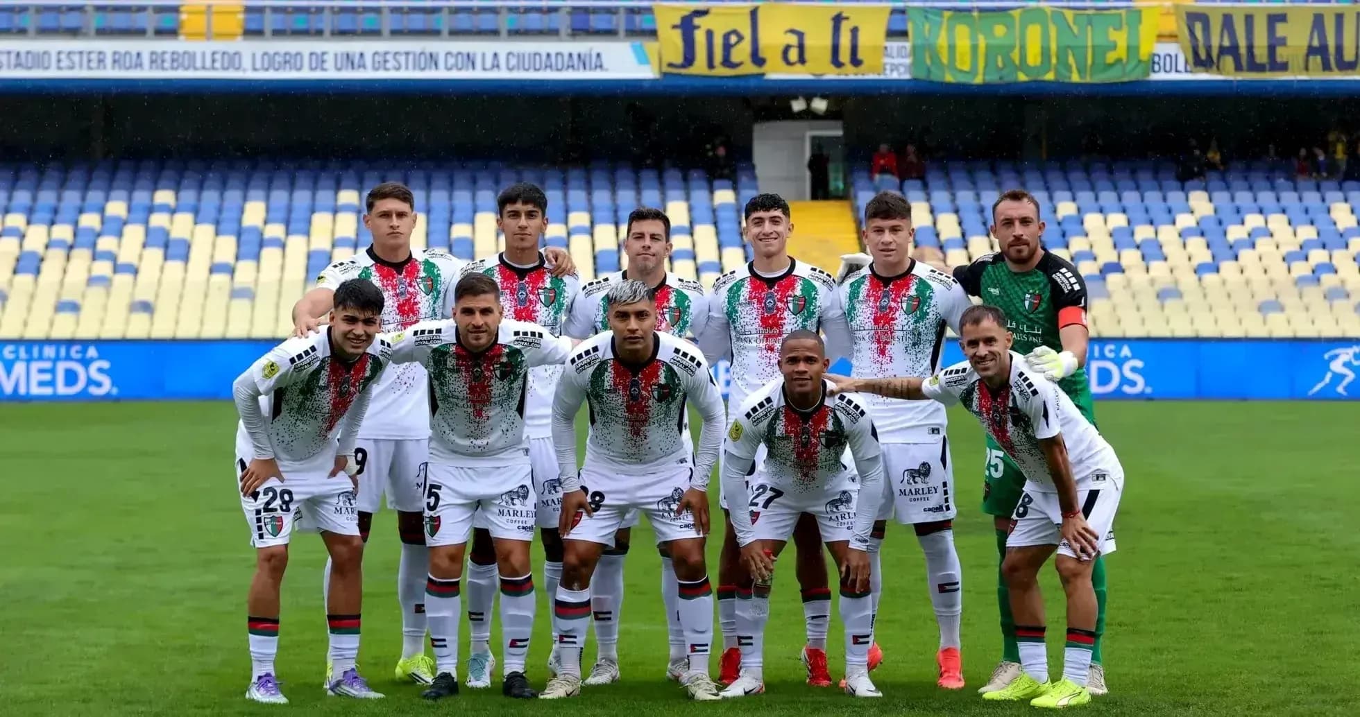 Équipe de Palestino avant le match