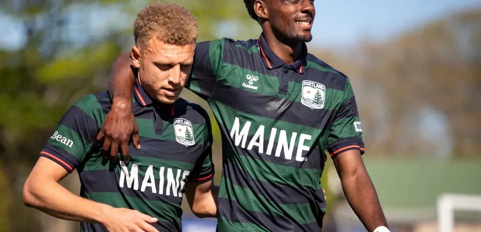 Joueurs de Portland célébrant un but
