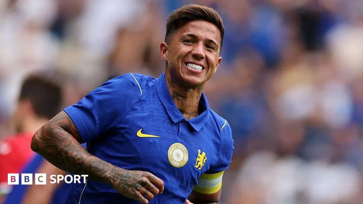 Joueur de Chelsea célébrant sur le terrain