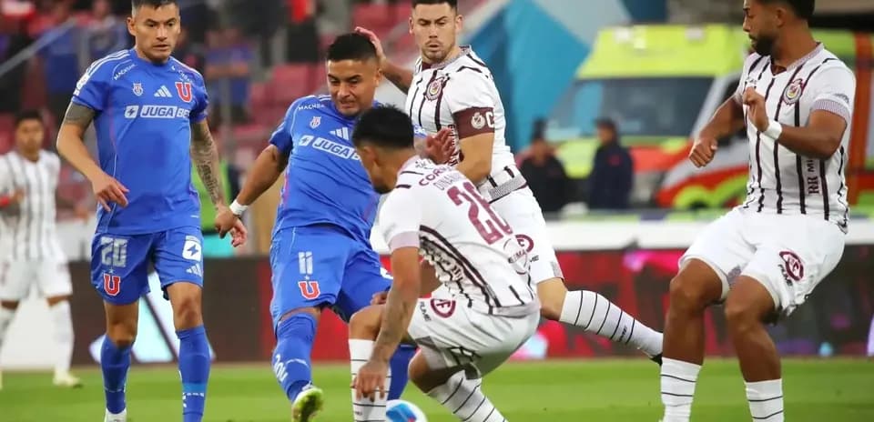 Joueurs en action lors du match de football