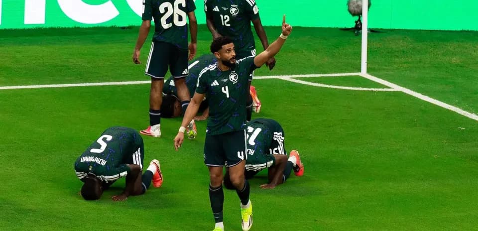 Joueurs saoudiens célébrant un but