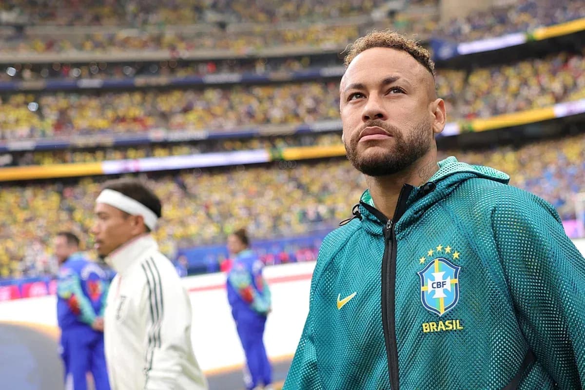 Neymar se tenant sur le terrain avant le match