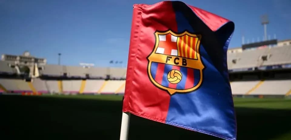 Drapeau du FC Barcelone au stade vide