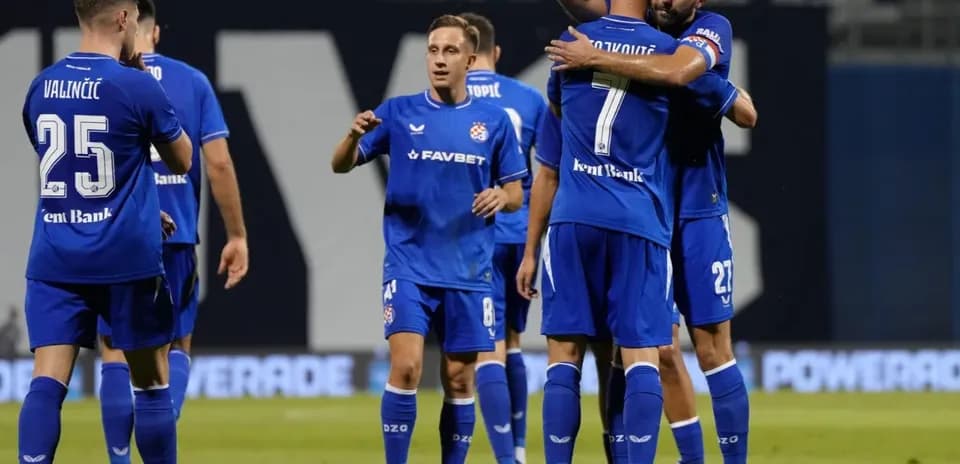 Joueurs de Dinamo Zagreb célébrant un but