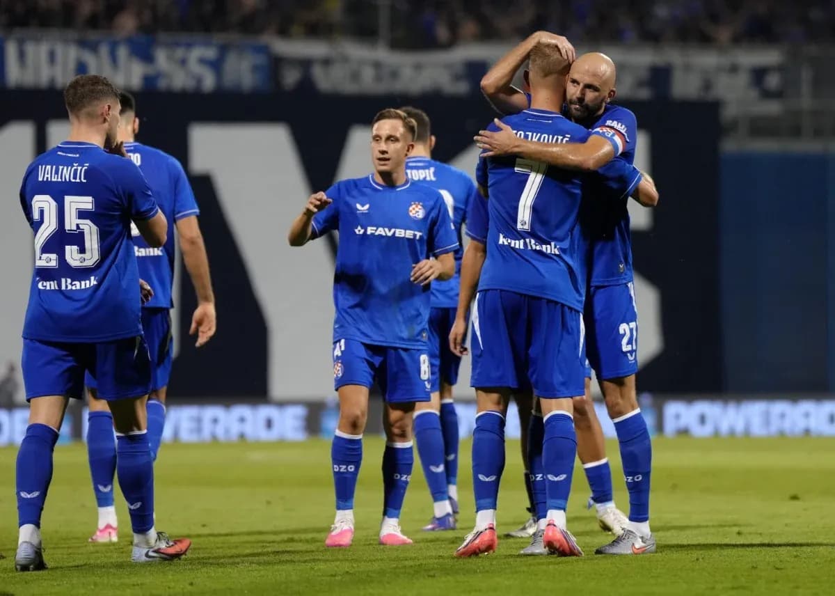 Joueurs de Dinamo Zagreb célébrant un but