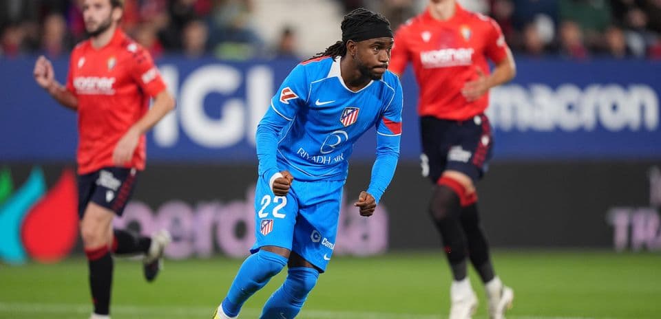 Joueur d'Atlético Madrid en action contre Osasuna