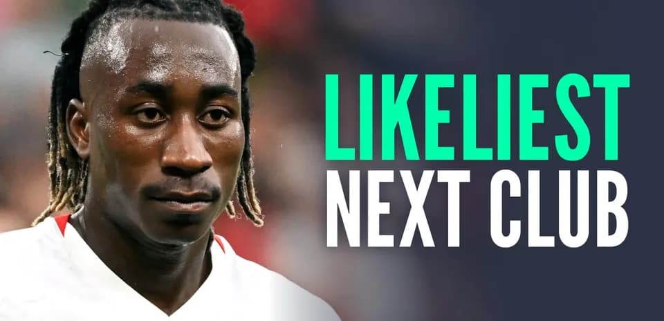 Joueur en gros plan avec maillot blanc sur le terrain