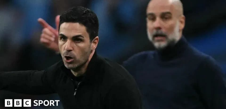 Deux entraîneurs sur la touche lors d'un match