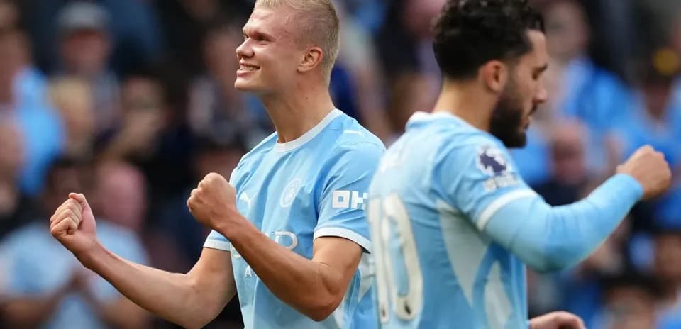 Joueurs de Manchester City célébrant un but marqué
