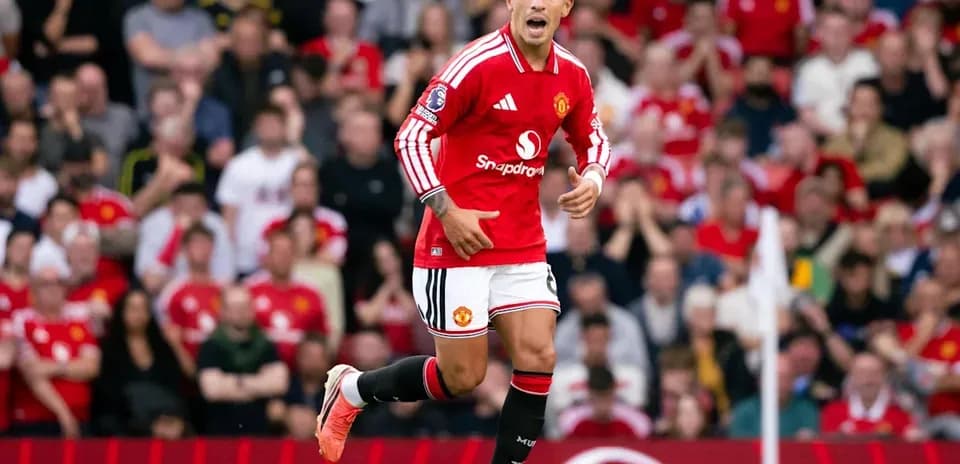 Joueur de Manchester United célébrant une action sur le terrain