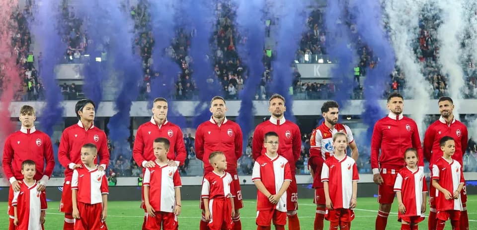 Joueurs de FK Crvena Zvezda avant le match