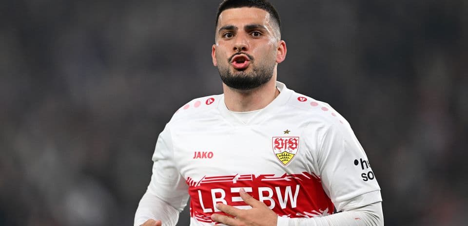 Joueur du VfB Stuttgart s'exprimant sur le terrain
