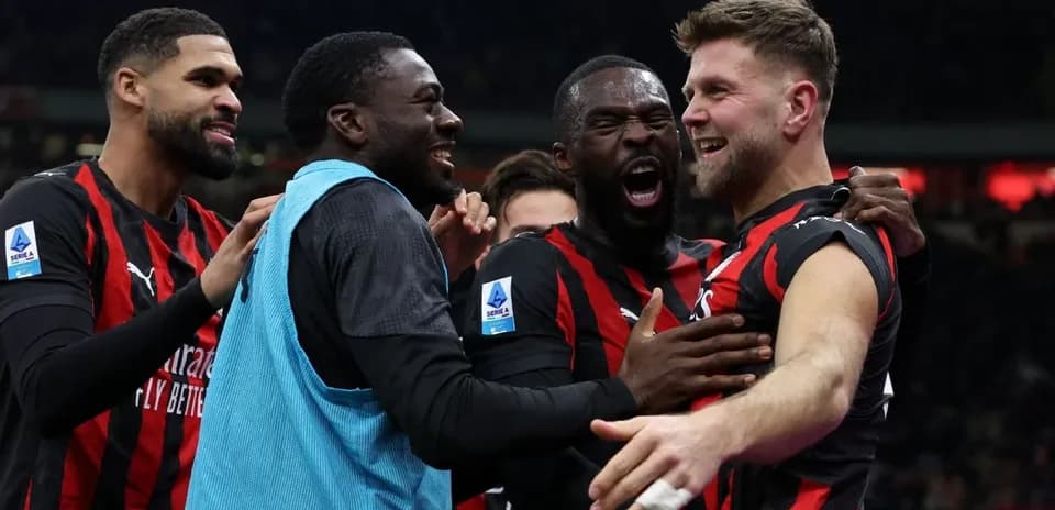 Joueurs de l'AC Milan célébrant un but