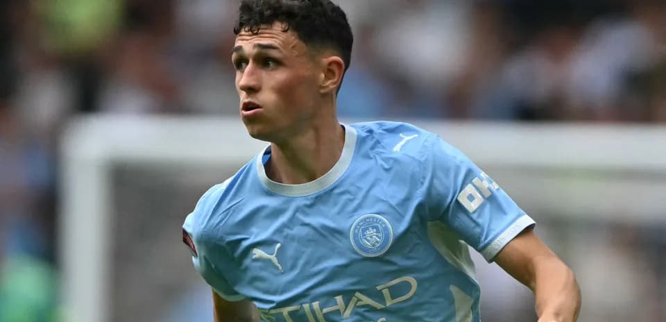 Joueur de Manchester City courant sur le terrain