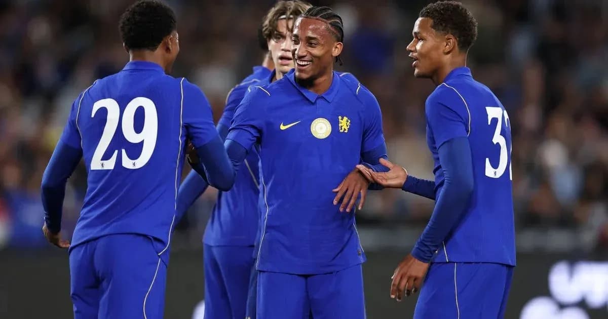 Joueurs de Chelsea célébrant un but ensemble