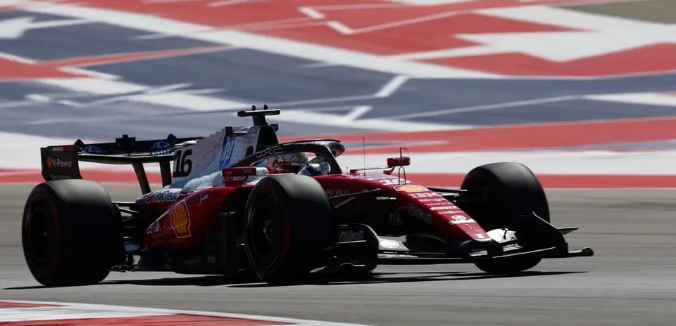 Voiture de Formule 1 Ferrari sur la piste