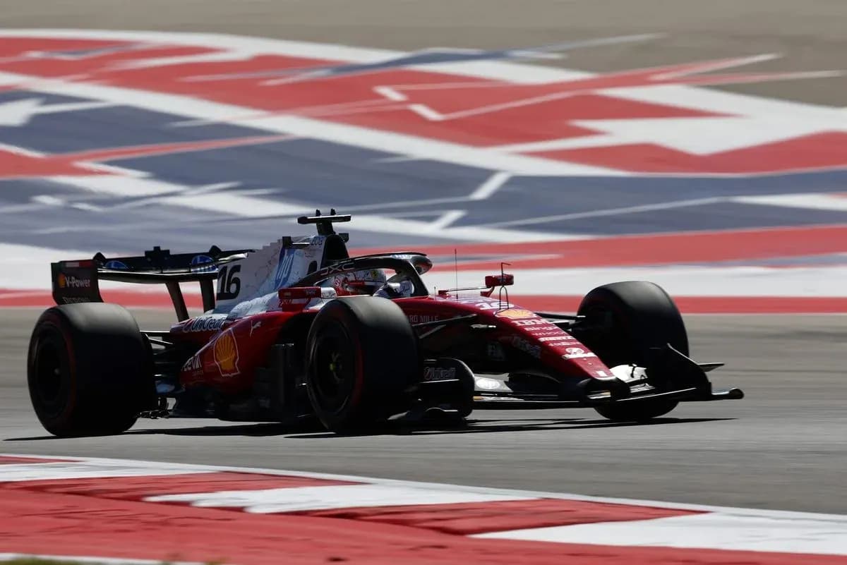 Voiture de Formule 1 Ferrari sur la piste