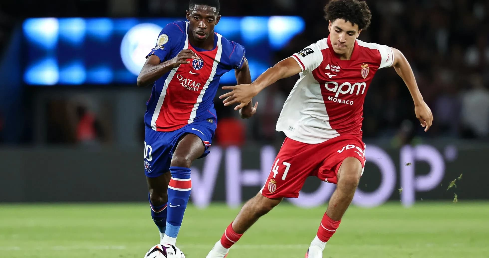 Joueur du PSG et de Monaco en pleine action