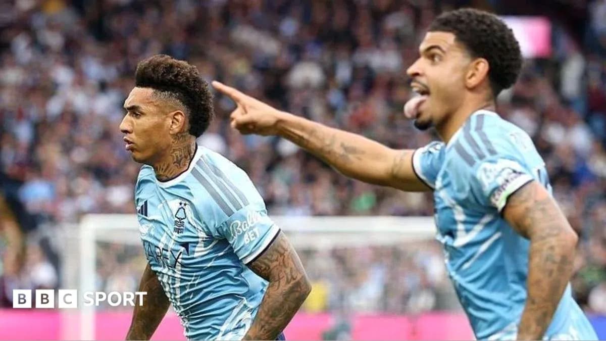 Joueurs de Nottingham Forest célébrant un but Joueurs de Nottingham Forest célébrant un but