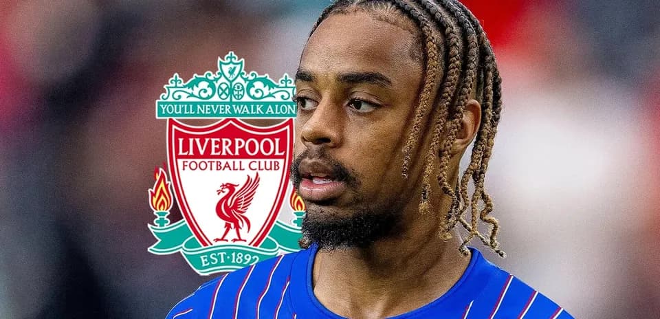 Joueur de Liverpool en maillot bleu avec logo