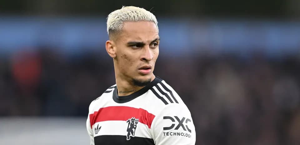 Joueur en maillot rayé lors d'un match