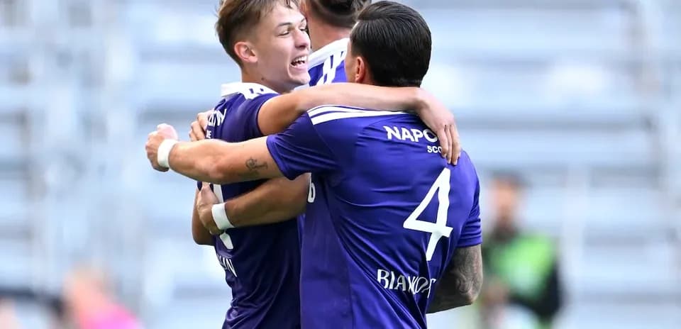 Joueurs d'Anderlecht célébrant un but