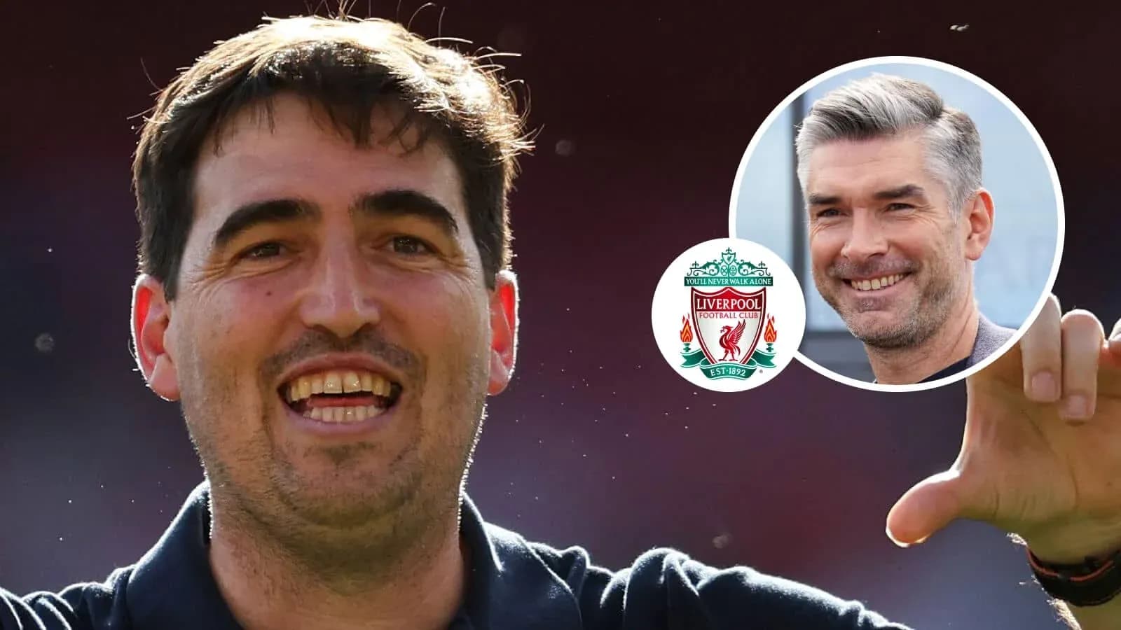 Entraîneur souriant avec logo de Liverpool en arrière-plan