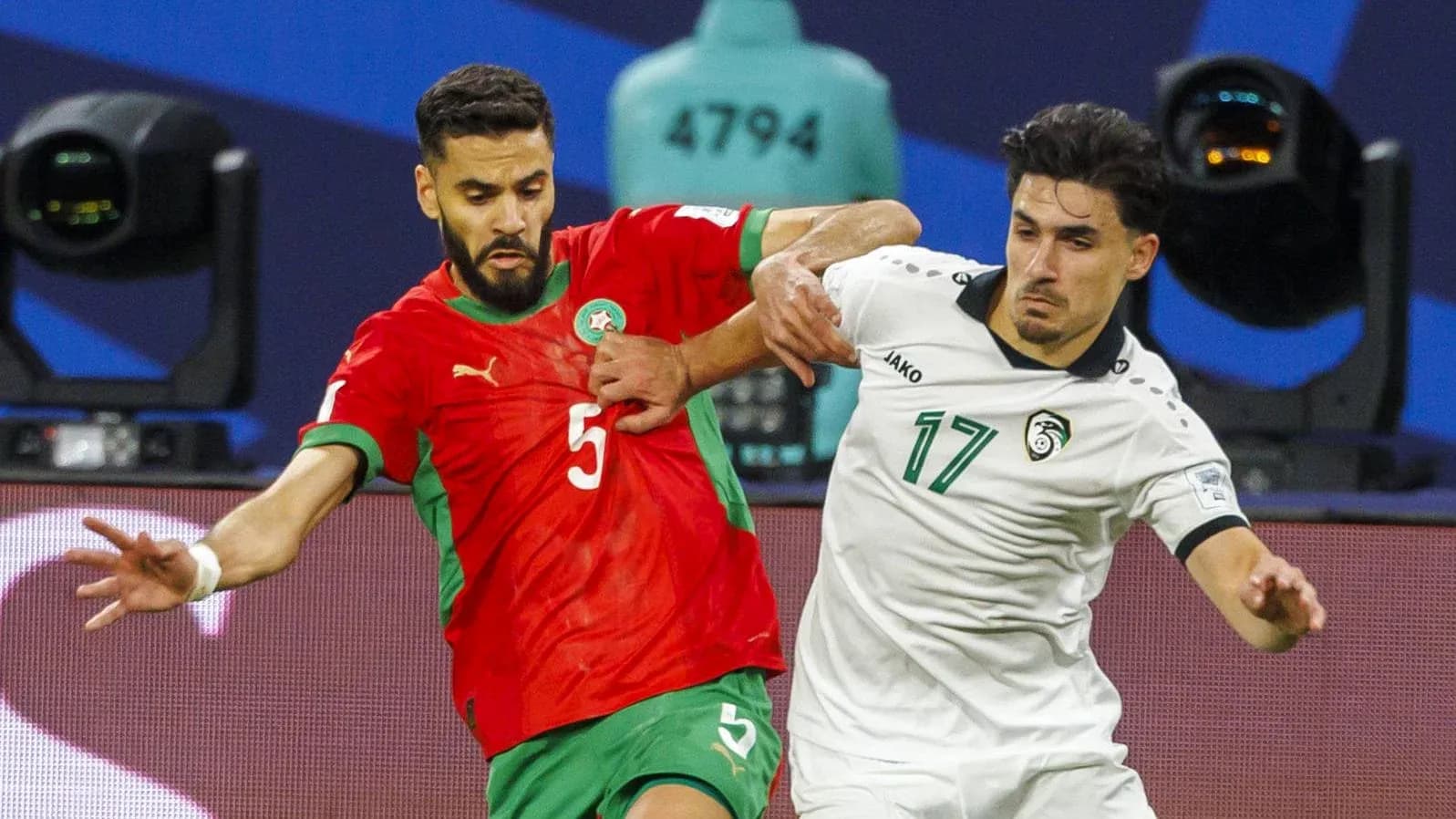 Joueurs du Maroc et de l'Algérie en duel