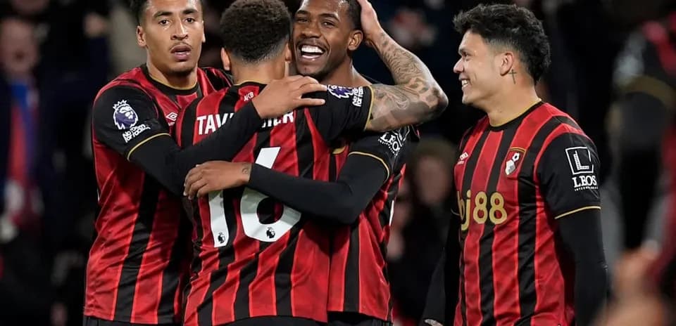 Joueurs de Bournemouth célébrant un but
