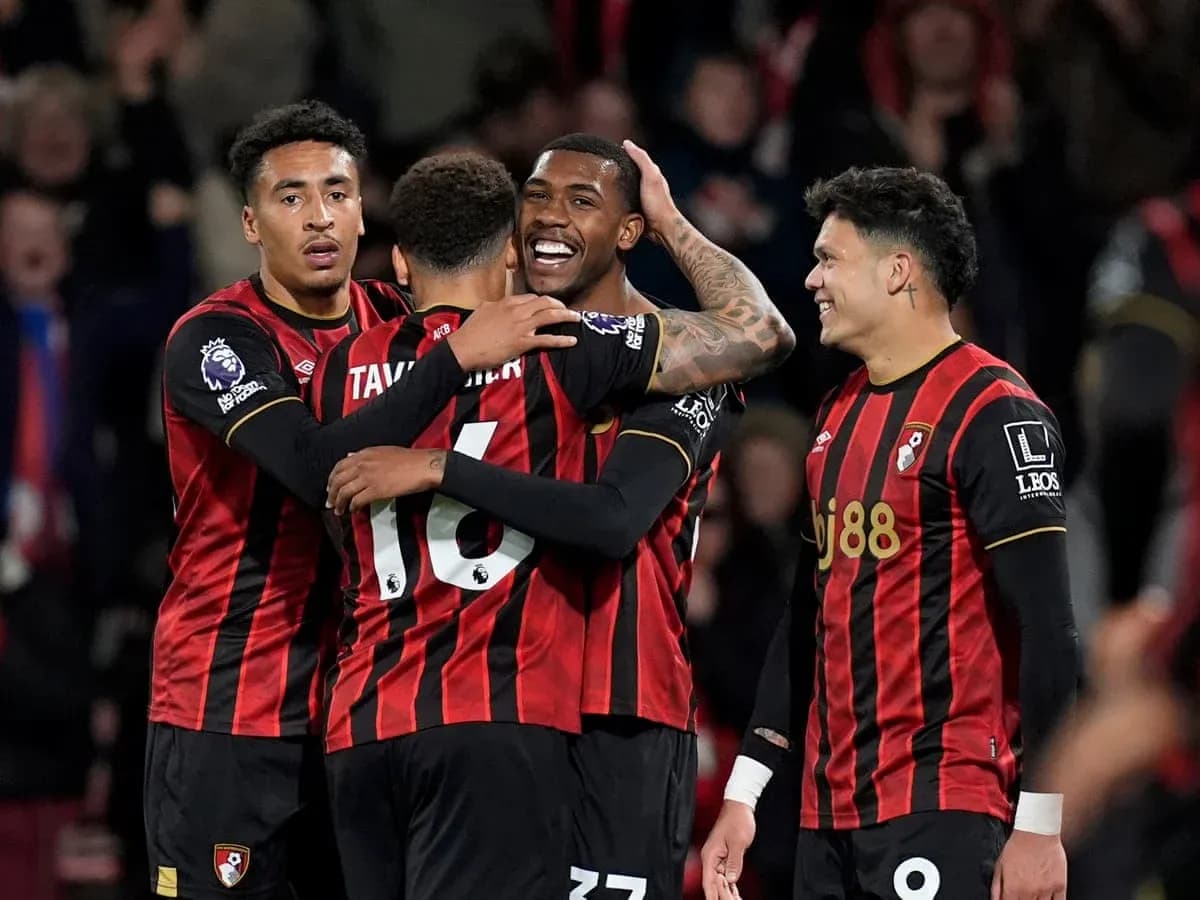Joueurs de Bournemouth célébrant un but