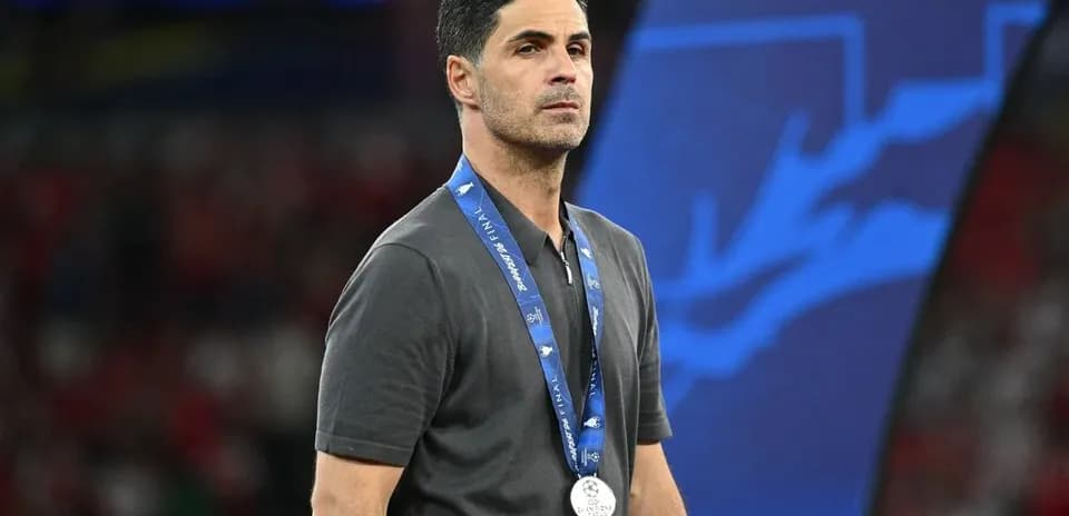 Entraîneur avec médaille d'argent après la finale