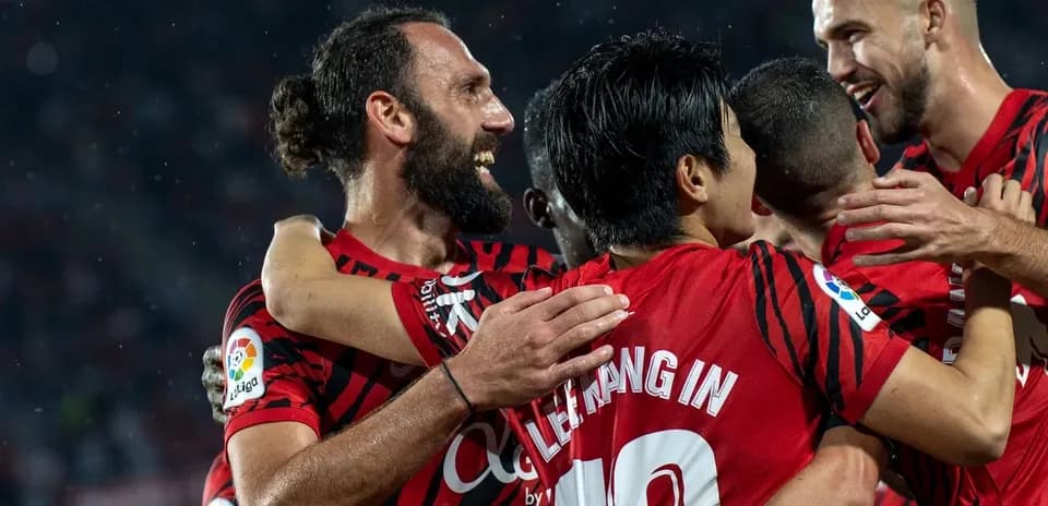 Joueurs de Mallorca célébrant un but