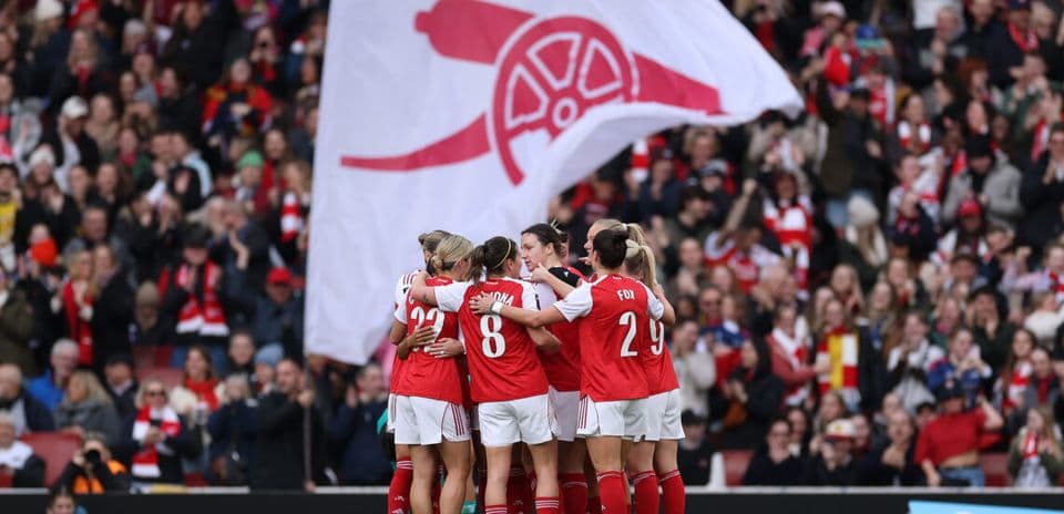 L'équipe d'Arsenal W célébrant un but