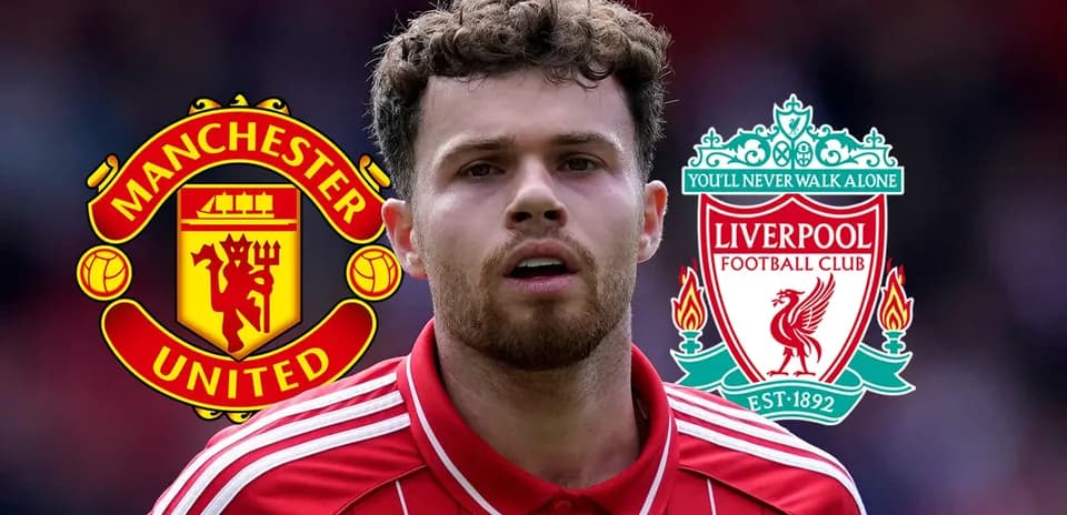 Joueur en maillot rouge avec logos de Manchester United et Liverpool