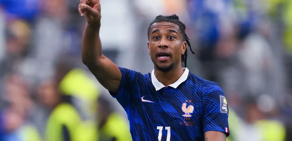 Joueur français levant le doigt pendant un match