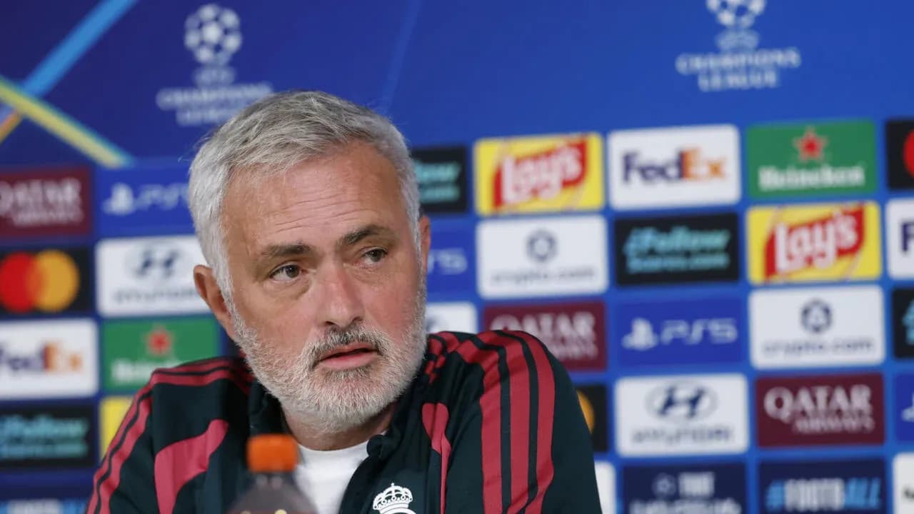 Entraîneur lors d'une conférence de presse UEFA Champions League