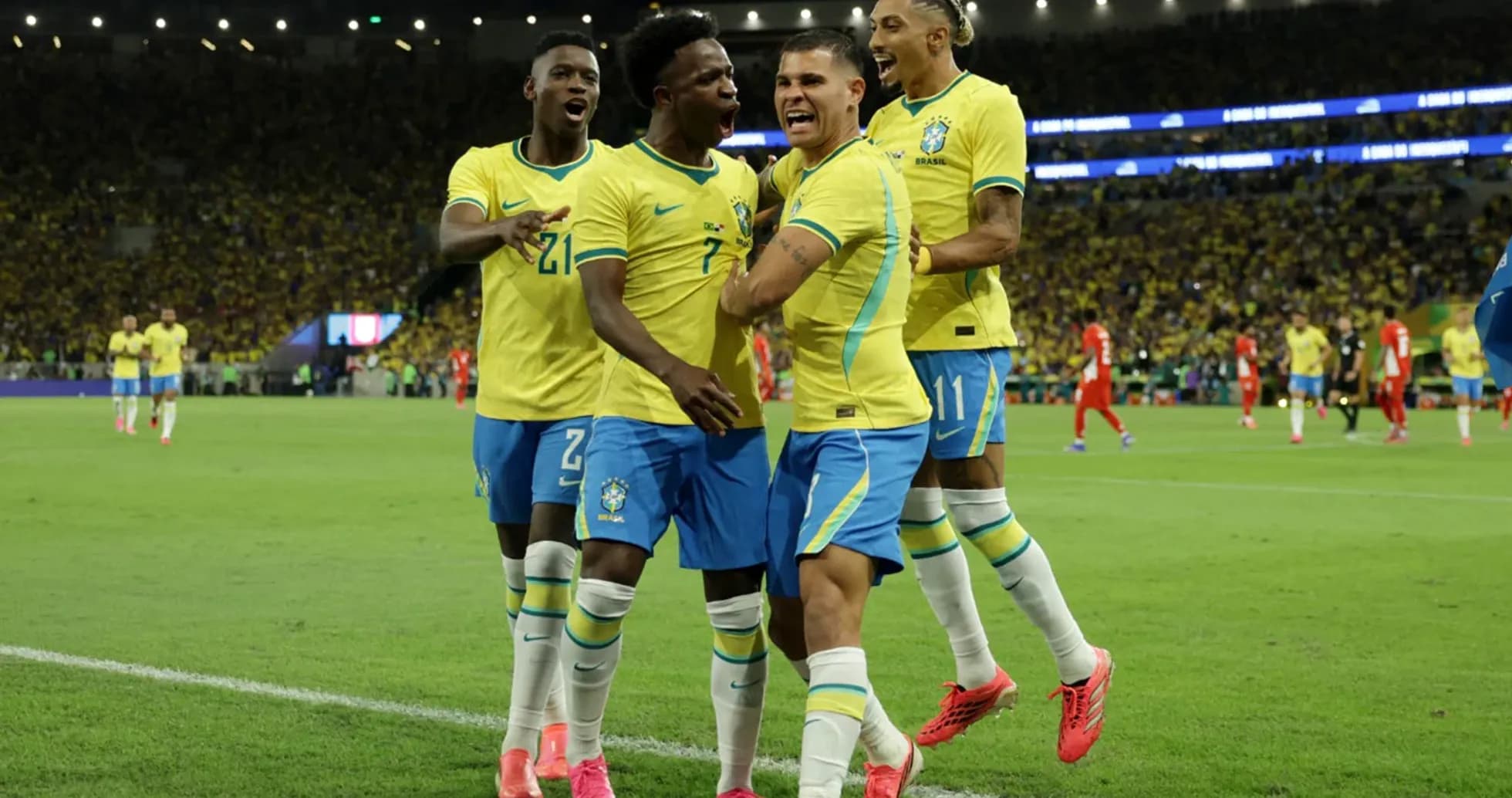 Joueurs brésiliens célébrant un but