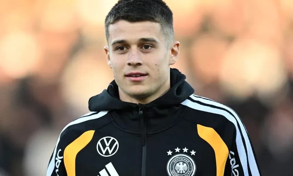 Joueur allemand en survêtement avant le match
