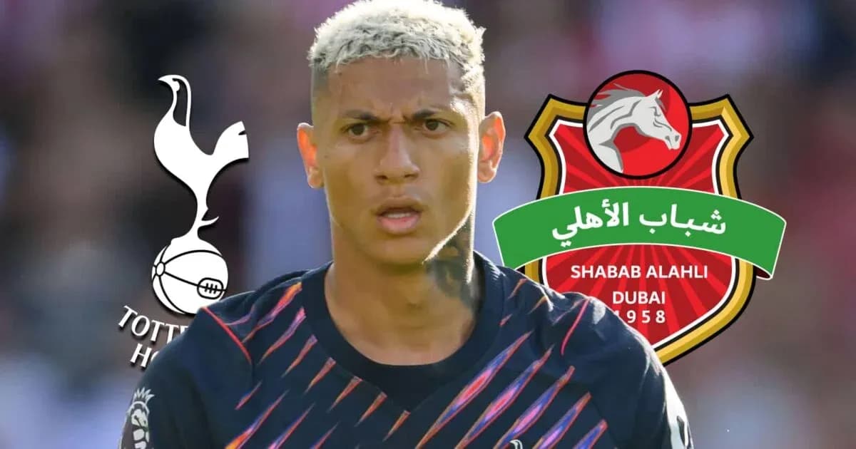 Joueur de football avec logos de Tottenham et Shabab Al Ahli
