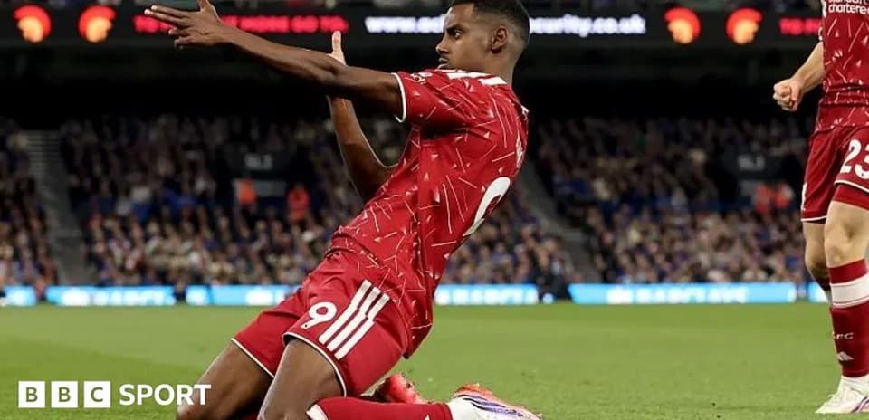 Joueur de Liverpool célébrant un but sur le terrain