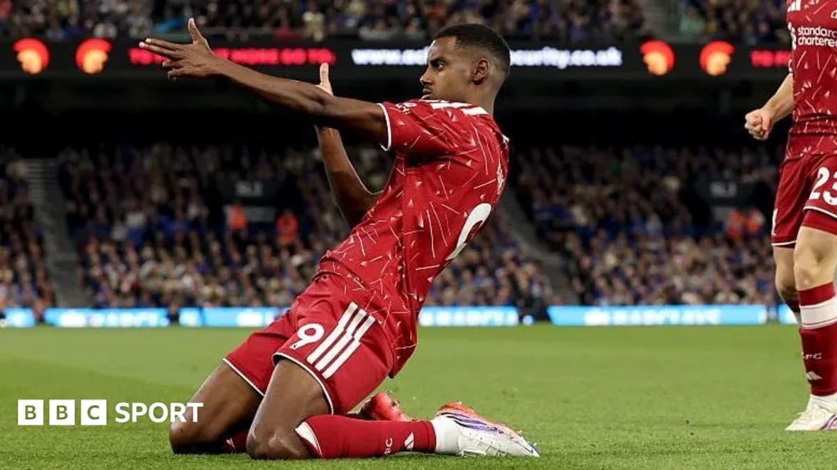 Joueur de Liverpool célébrant un but sur le terrain