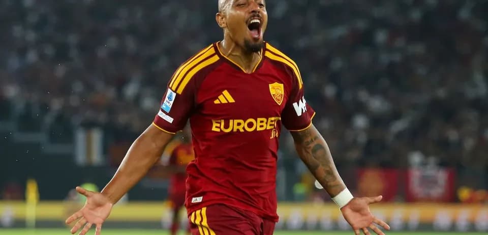 Un joueur de l'AS Roma célèbre un but