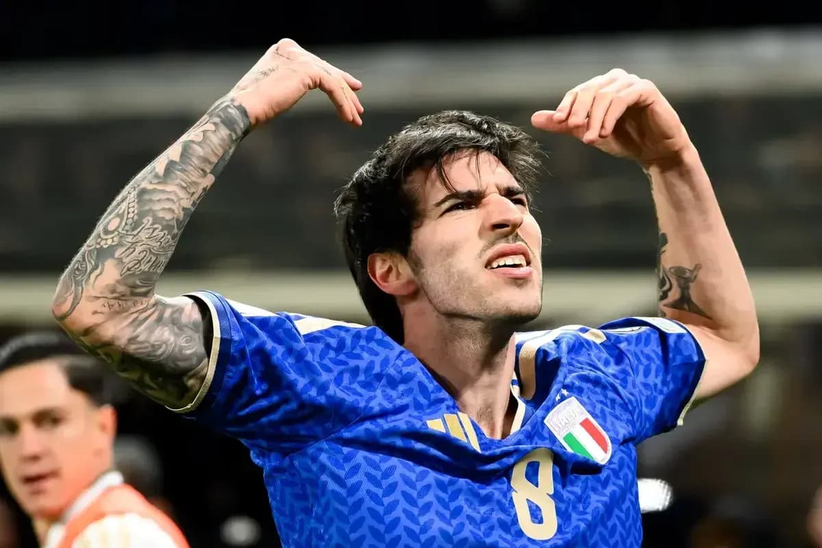 Joueur italien célébrant avec les bras levés