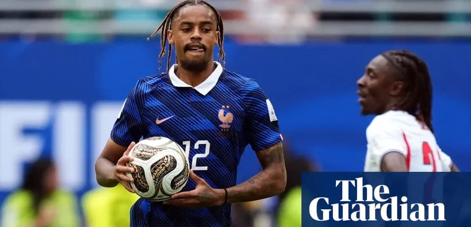 Joueur français avec le ballon lors d'un match