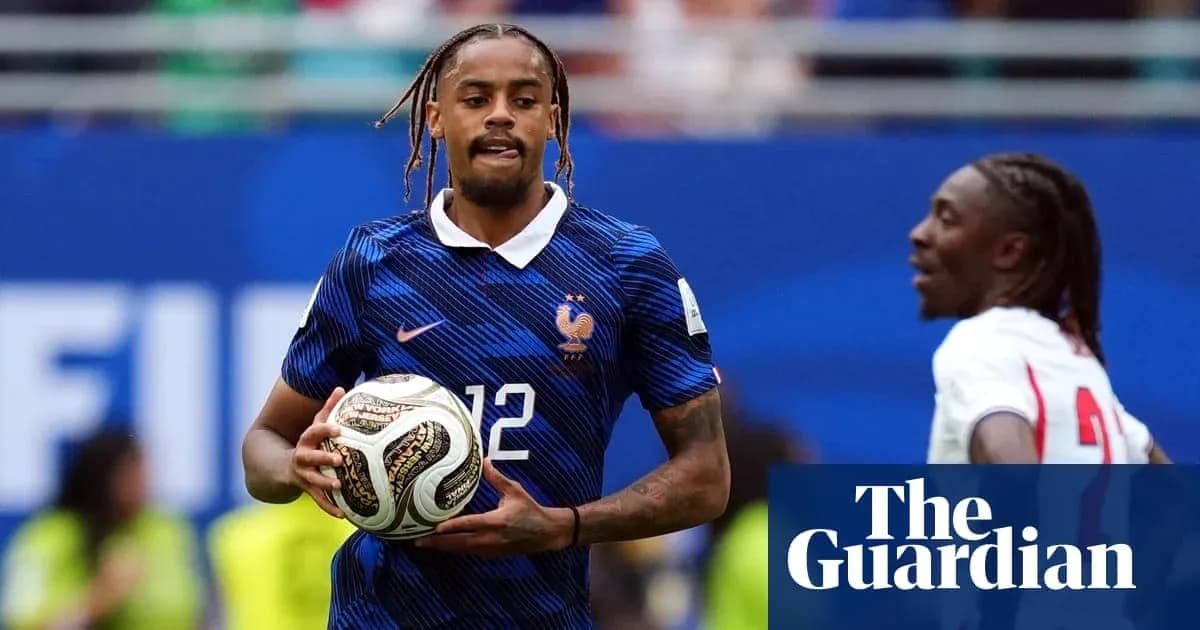 Joueur français avec le ballon lors d'un match