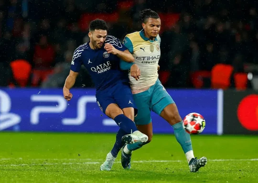 Deux joueurs en duel lors du match