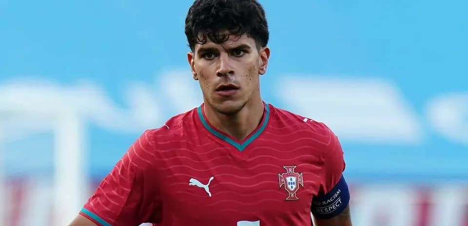 Joueur portugais en action sur le terrain